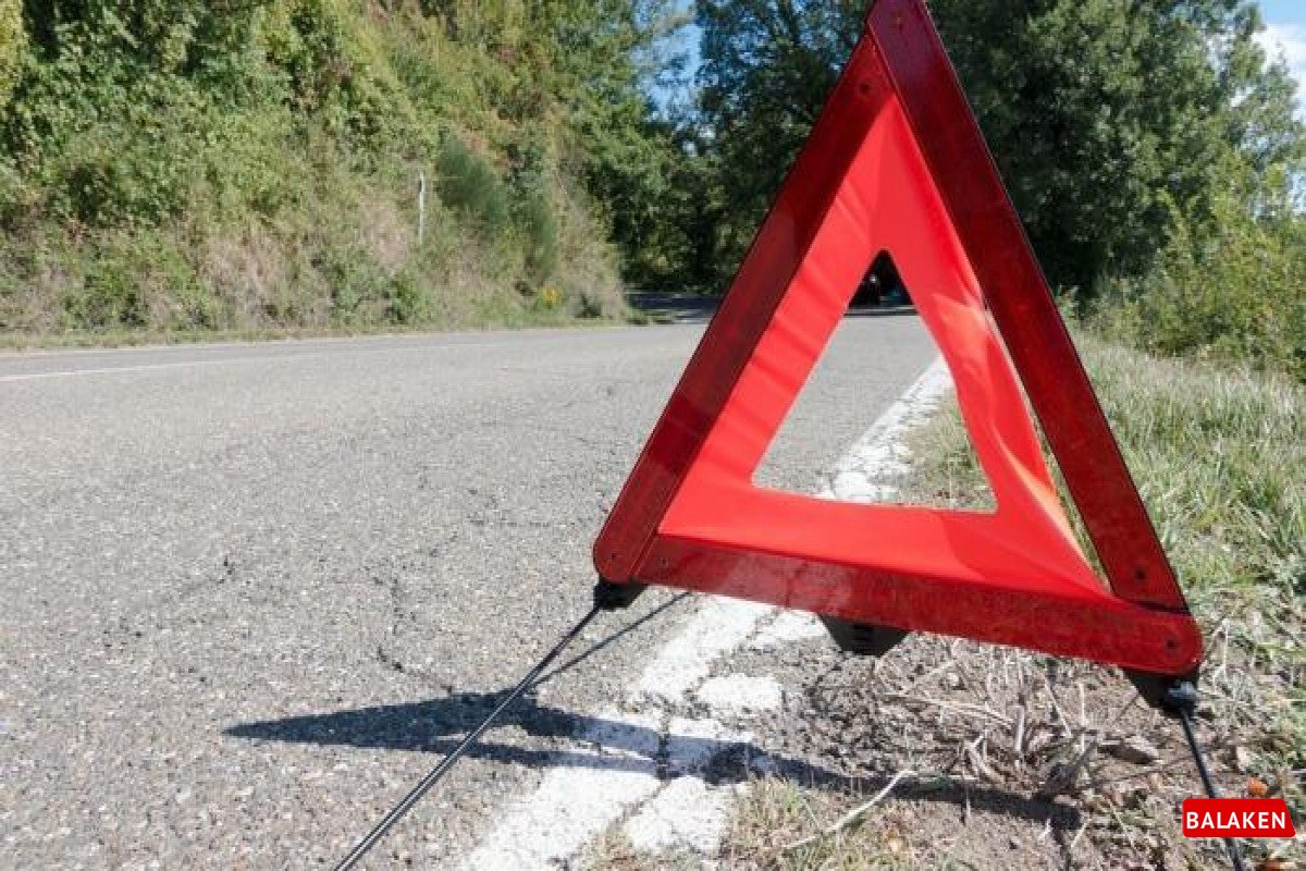 Balakəndə avtomobili elektrik dirəyinə çırpılıb, xəsarət alanlar var