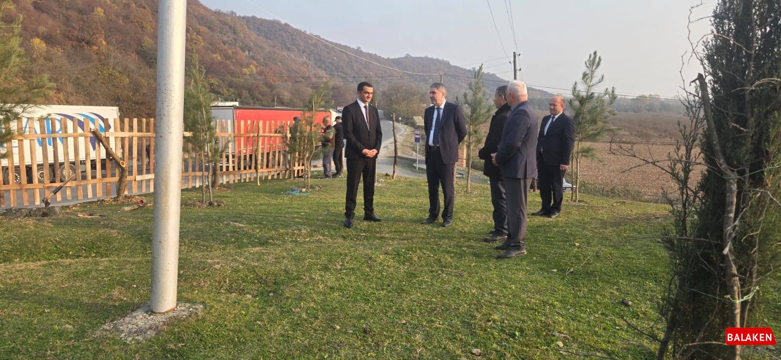 Balakən rayon  icra hakimiyyətinin başçısı cənab Natiq Ağayev Poştbinə ərazisində yolkənarı yaşıllıqlara baxış keçirib