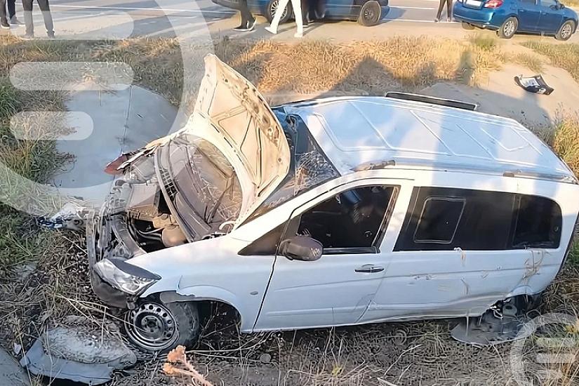 Balakən sakininin idarə etdiyi mikroavtobus aşıb